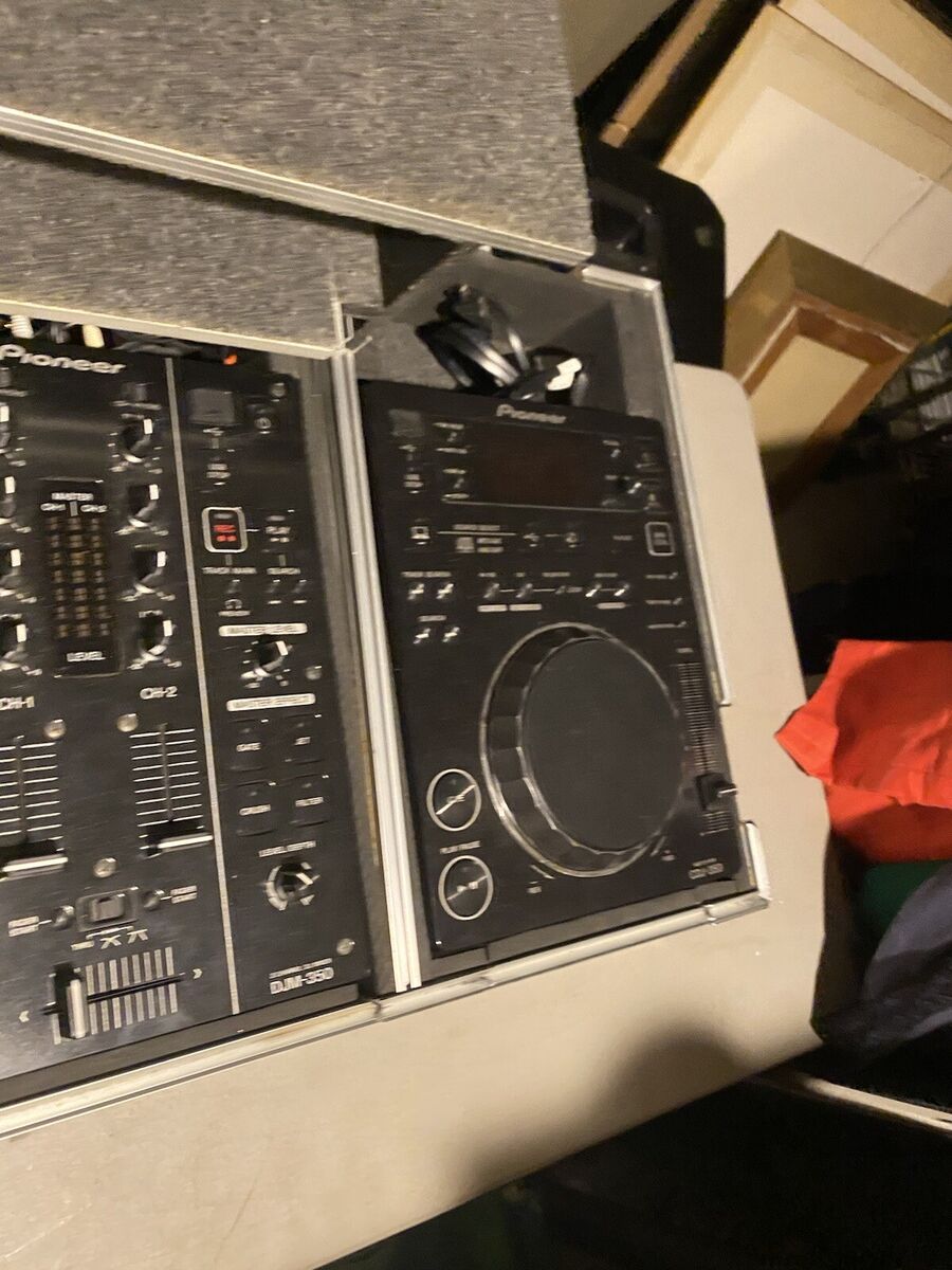 2x Pioneer CDJ-350 and DJM-350 mixer Odyssey Flight Case w 2x Pioneer CDJ-350 and DJM-350 mixer Odyssey Flight Case w