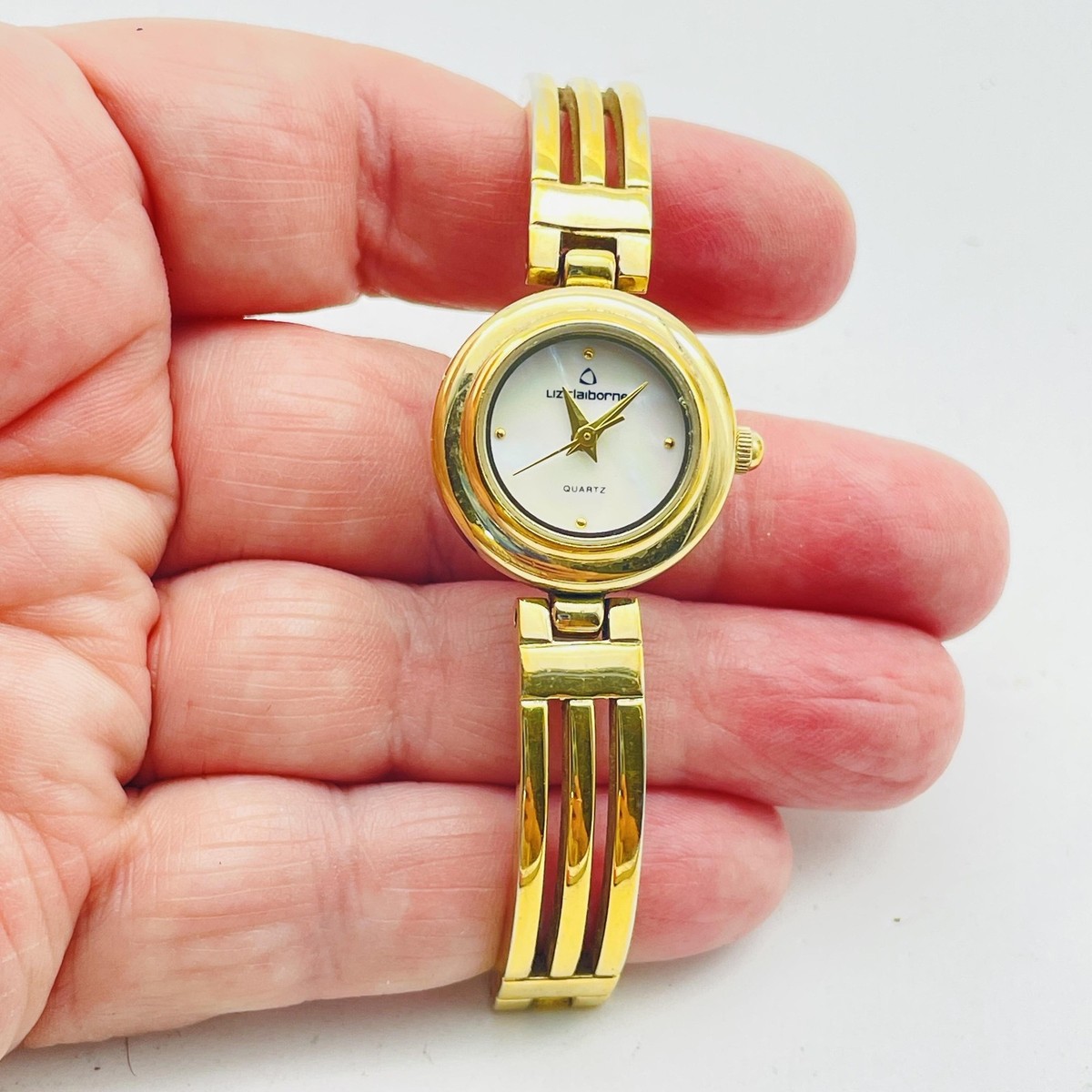 LIZ CLAIBORNE Womens Gold Tone Quartz Bracelet Watch Japan  display picture 1