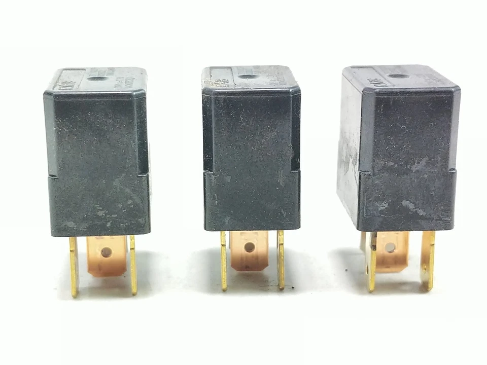 14 Ducati Monster 1200 S Relé ACM33201 CANTIDAD 1 Foto 4 de 4