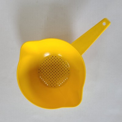 Tupperware 7'' Mustard 1 Quart Strainer Colander With Handle #1200