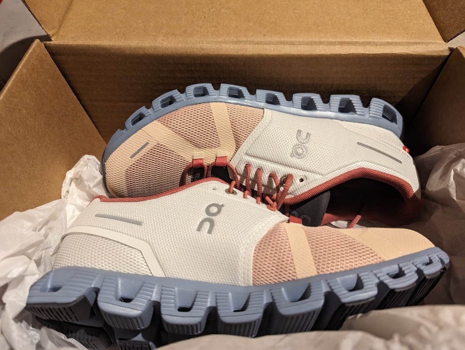 Womens Sz US 8.5 On Cloud Cloud 5 59.98363 Ice/Prairie Running Shoes