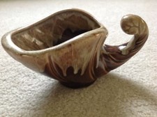 VINTAGE SMALL CERAMIC BROWN DRIP CORNUCOPIA, MADE IN THE USA!