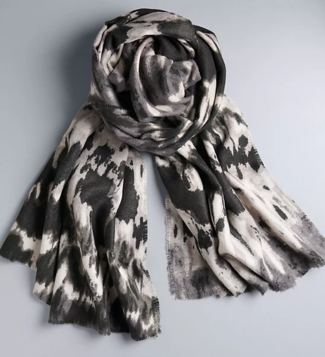 Vera wang scarf 2025