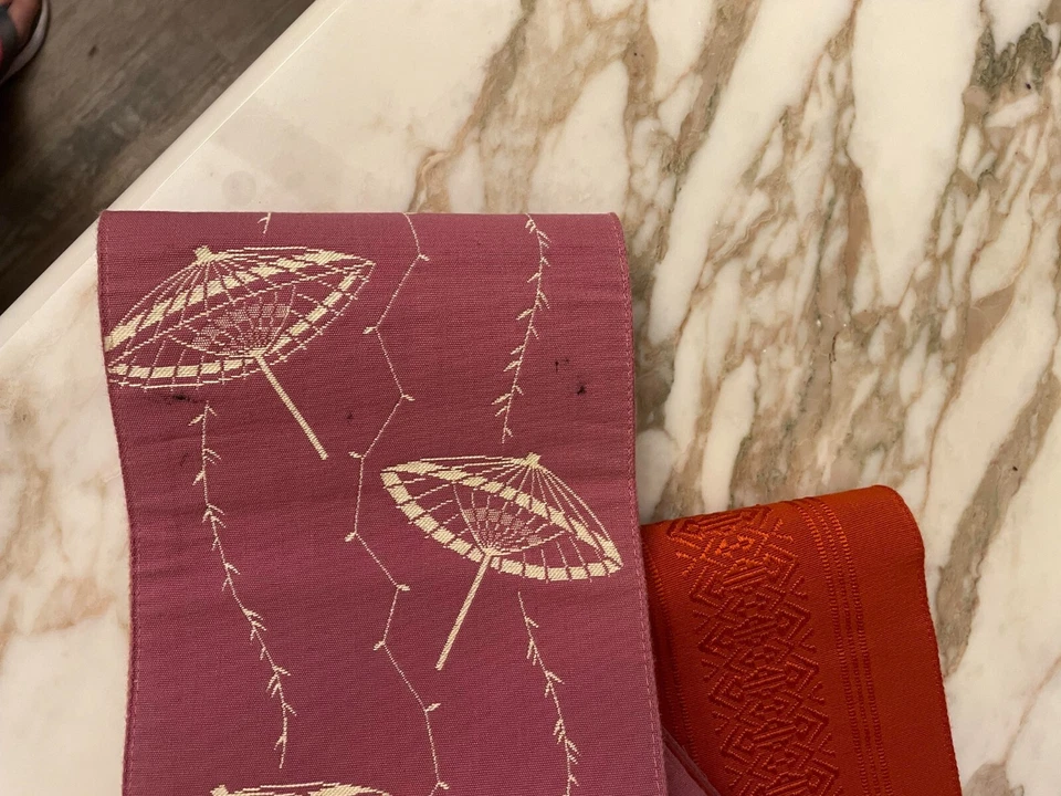 MT129 Asian table runner reversible vivid orange/pink with paper umbrella print - Image 2 of 2