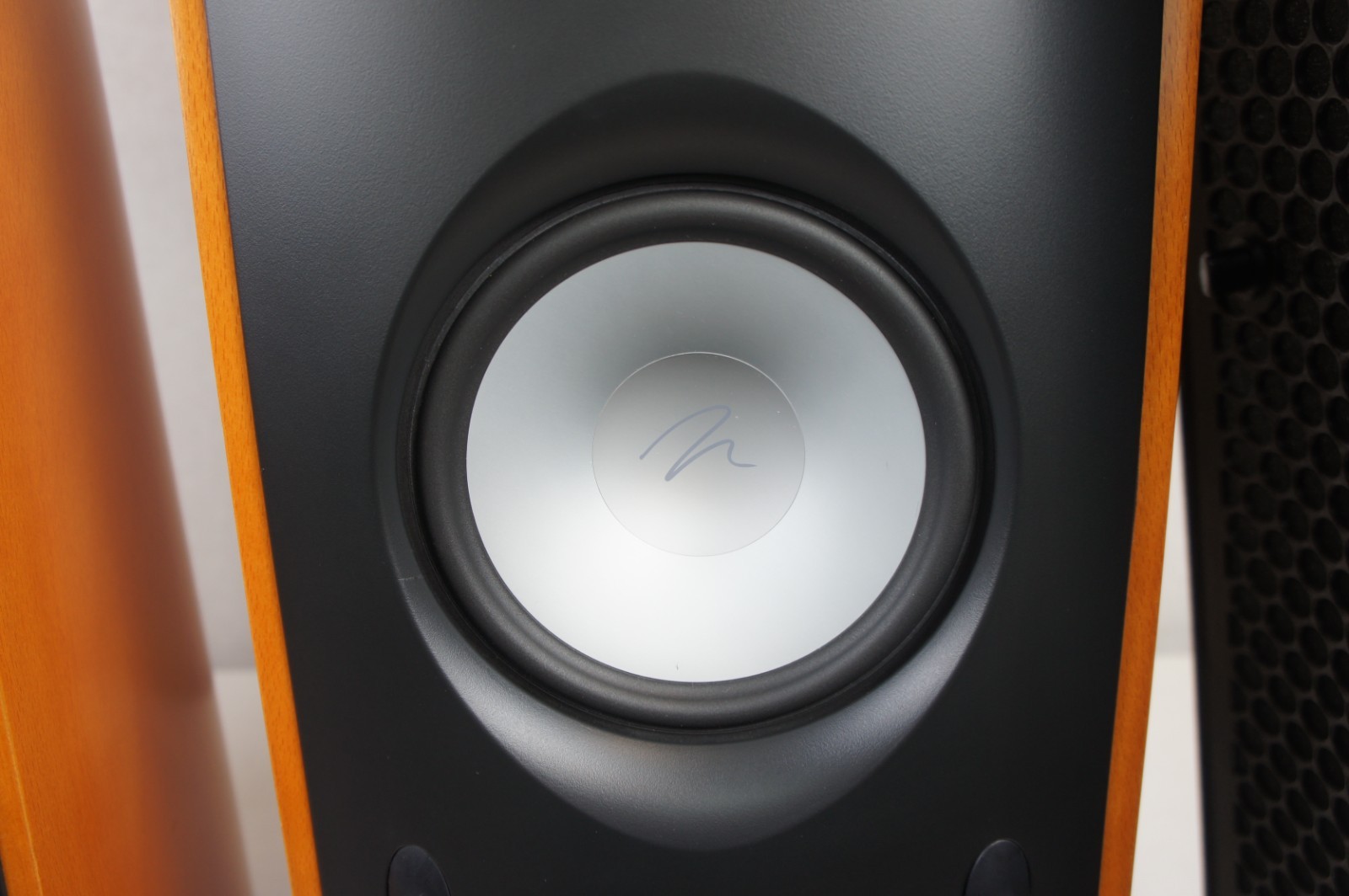 MARTIN LOGAN MONTAGE FLOORSTANDING SPEAKERS