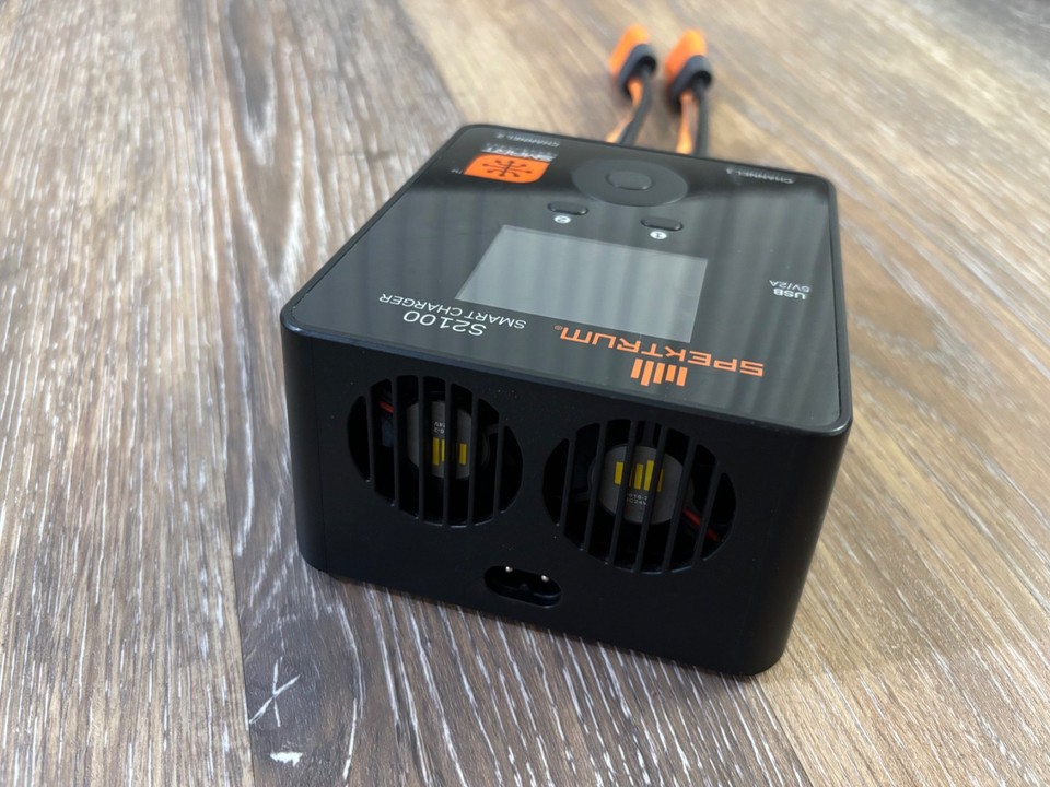 Spektrum Chargeur Smart G2 S2100 2x100W AC - RC Team Modélisme