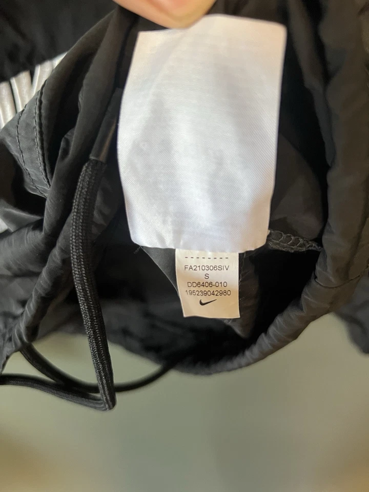 Jaqueta masculina Nike Air sem forro Anorak preta DD6406-010 com capuz tamanho pequeno - Imagem 3 de 3