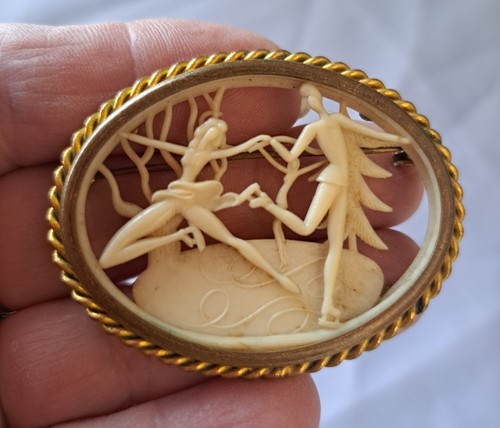 Vintage 1920's Depose France Celluloid Dancing Couple Frame Pin / Brooch - Picture 2 of 6