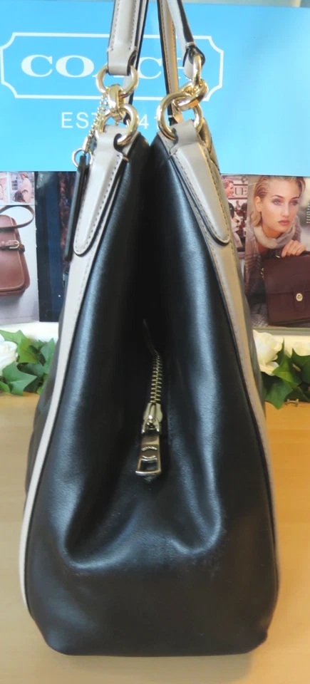 Elegante! BOLSO DE HOMBRO COACH ACOLCHADO NEGRO con ribete beige-triple comparación Foto 4 de 4