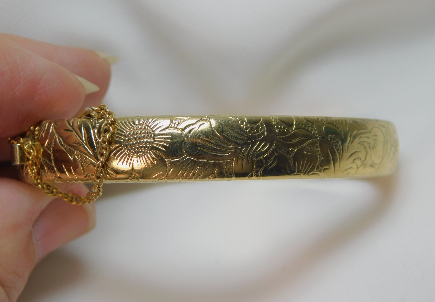 ABSOLUTELY BEAUTIFUL BANGLE NO INITIALS! - TOTALL… - image 4