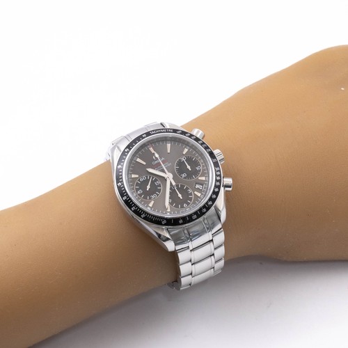 Reloj automático OMEGA Speedmaster 323.30.40.40.06.001 esfera gris - Imagen 9 de 9