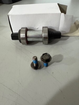 BRAND NEW STAR TRAC BOTTOM BRACKET (P#800-4030)