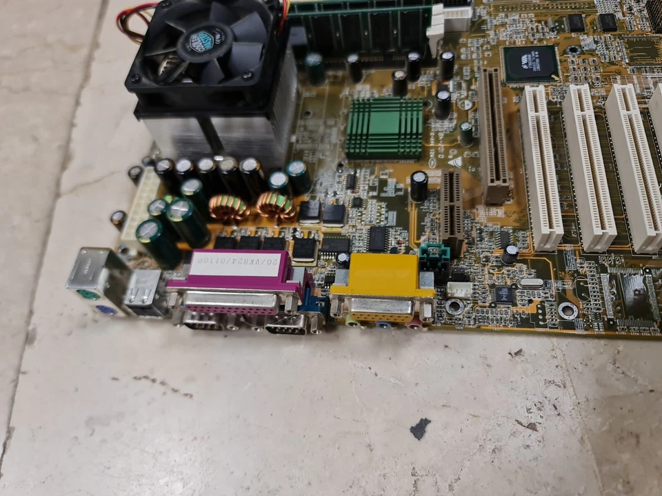 Biostar M7VKB Sockel A AGP ISA Mainboard + AMD Duron 1200MHz + 256MB SD-RAM - Immagine 2 di 4