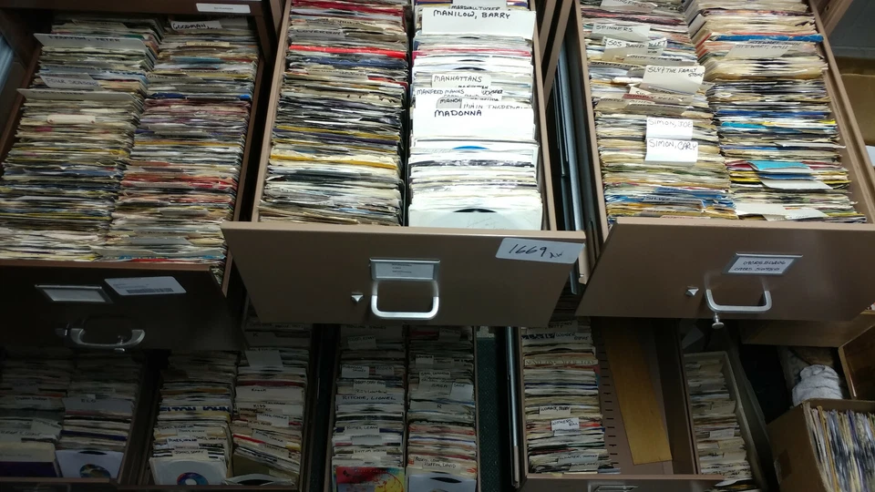 Pick ANY (10) 45 rpm RECORDS for$19.99 60s 70s 80s 90s POP ROCK SOUL COUNTRY A-C - Image 2 of 2