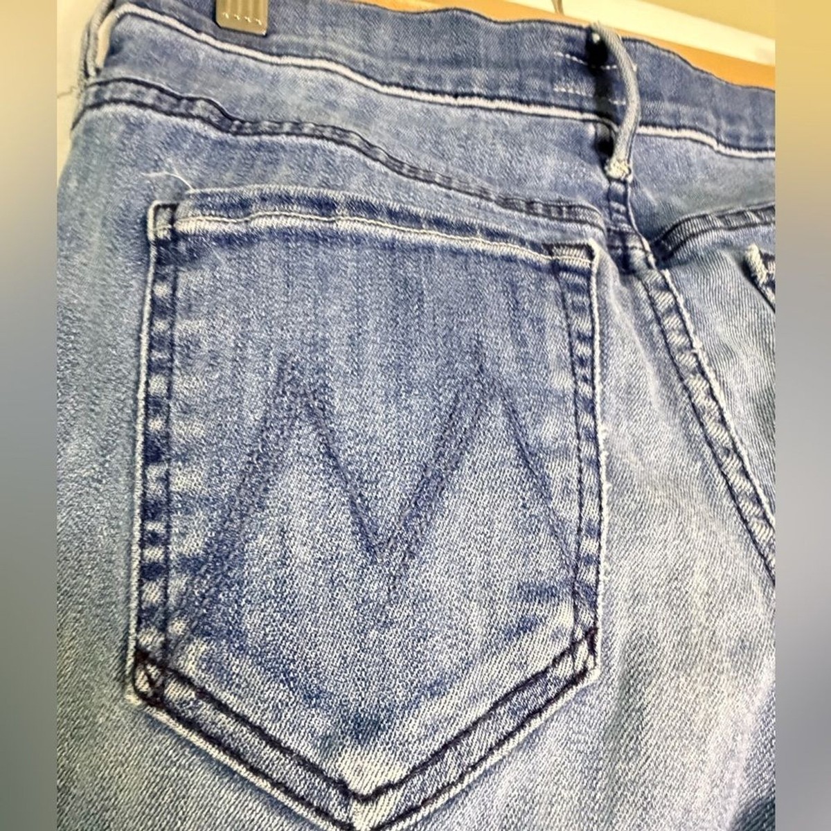 MOTHER High Rise Jeans Light Washed Denim The Looker Ankle Fray, Size 26 View 5