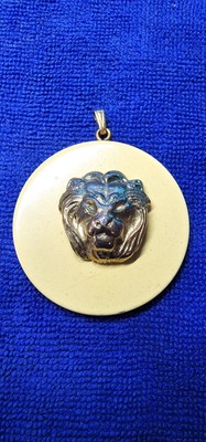 Vintage 1940s Bakelite Lion Head Pendant Tested Simichrome Yellow Disk Figural