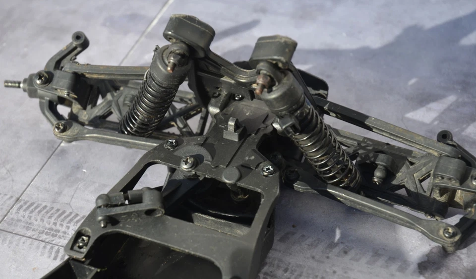 ROBITRONIC STINGER 2WD RC BUGGY CHASSIS TEILE ERSATZTEILE - Bild 4 von 4