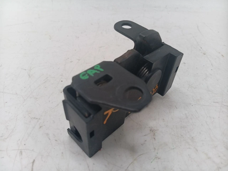 Cierre capó lado derecho pasajero 2012 2013 2014 Mercedes Benz C250 C350 Foto 2 de 4