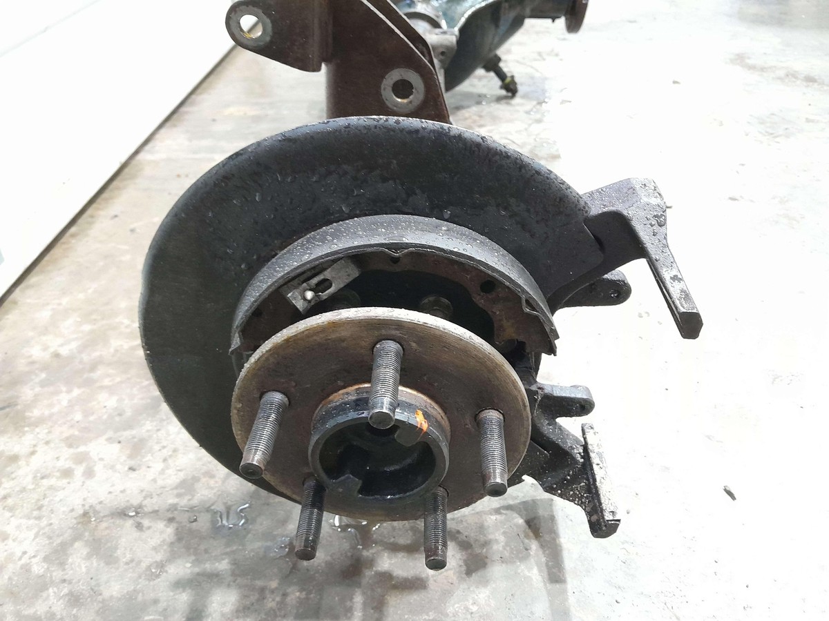 03 - 11 Mercury Grand Marquis Rear Axle Assembly 2.73 Ratio 03 - 11 Mercury Grand Marquis Rear Axle Assembly 2.73 Ratio