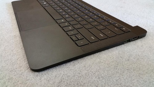 Razer Blade RZ09-0186E24 Keyboard Palmrest Trackpad Assembly + Bottom Grade "A" - Picture 2 of 5