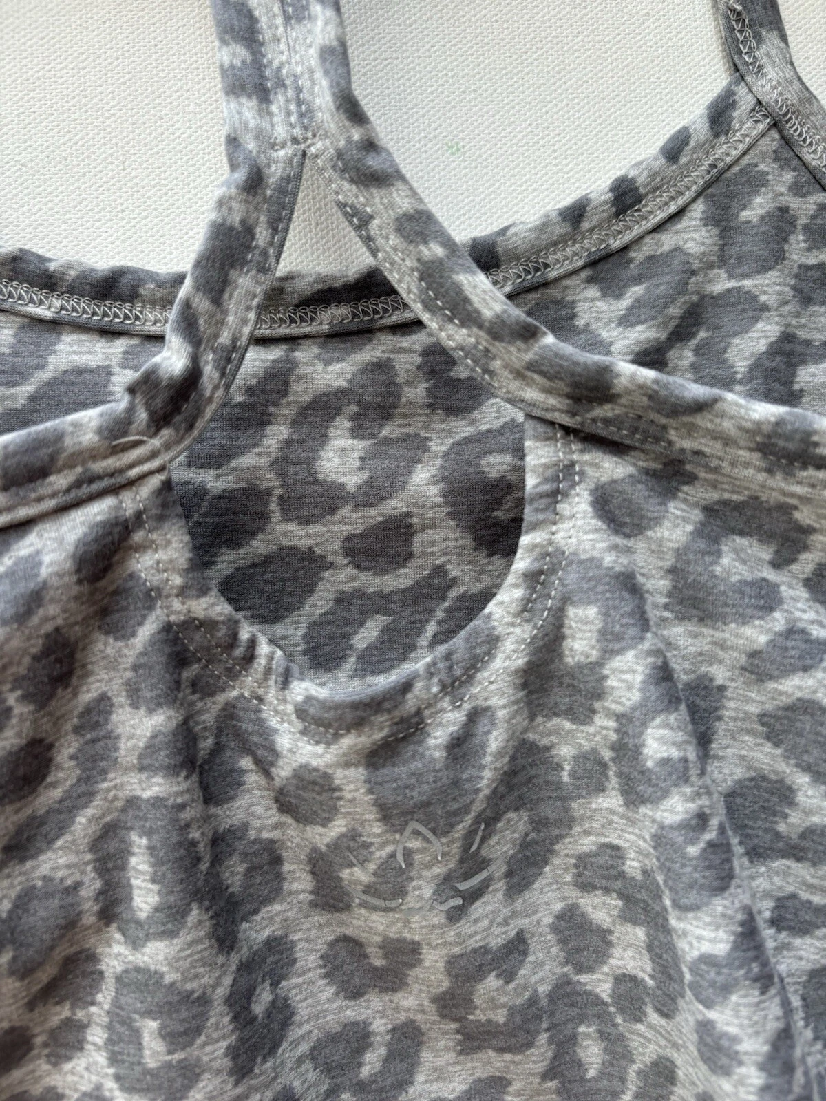 beyond-yoga crop top leopard shirt