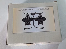 Cracker Barrel Halloween 3 Pc Set Hanging Bats Salt & Pepper Shaker Hanging Bat