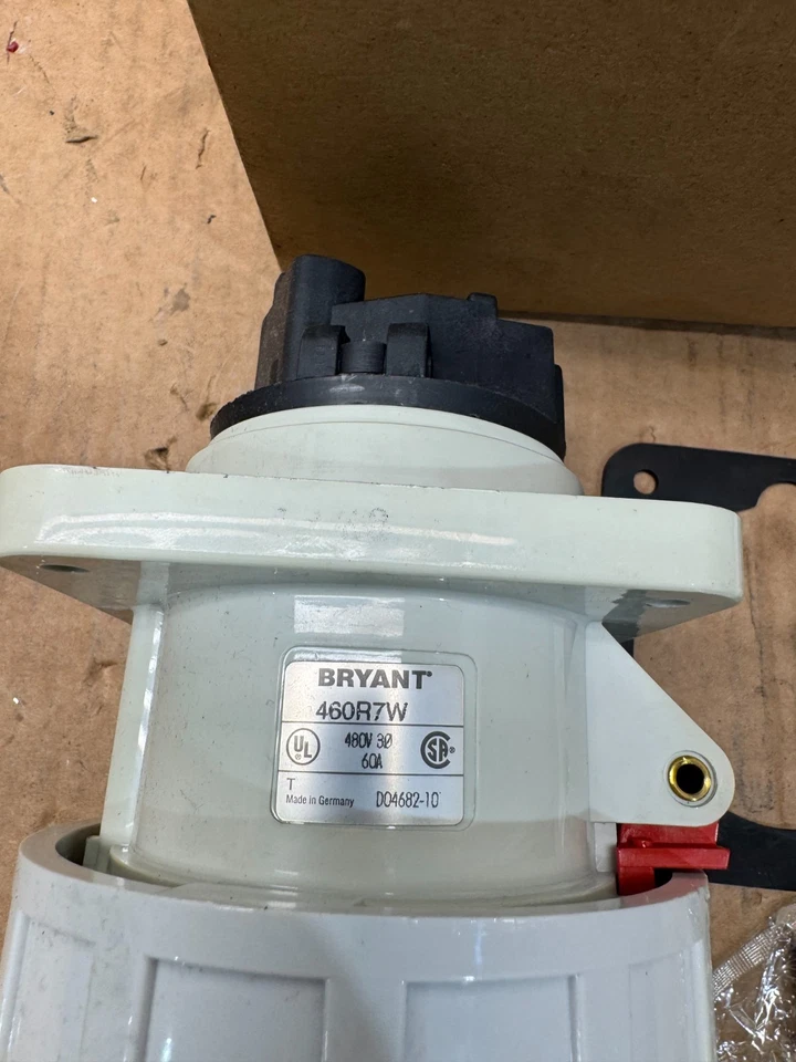 NEW IN BOX HUBBELL BRYANT 60AMP WATERTIGHT RECEPTACLE 460R7W - Image 4 of 4