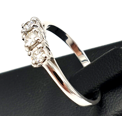 ANELLO TRILOGY IN ORO BIANCO 18K DIAMANTI NATURALI BRILLANTI 0,36 ct tot H-VS2 - Foto 3 di 13