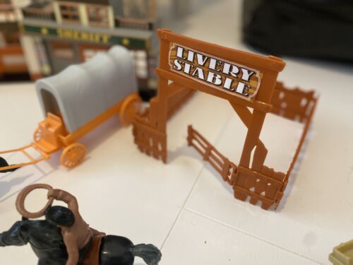 Wild Frontier Cowboy And Indian Deluxe Playset Hand Painted Figures**Vintage** - Picture 4 of 9
