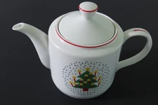 Christmas Tree Teapot White with Red Trim - Vintage Made in Japan Candles Star 3