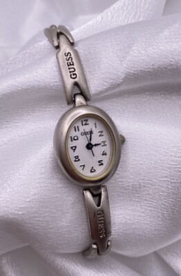 Vintage Guess Silver Tone Dainty Analogue Ladies Wrist Watch  display picture 1