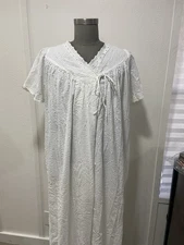 Go Softly Woman’s Long 1/2 Zip Robe Coverup Nightgown Waffle Pockets White Sz L