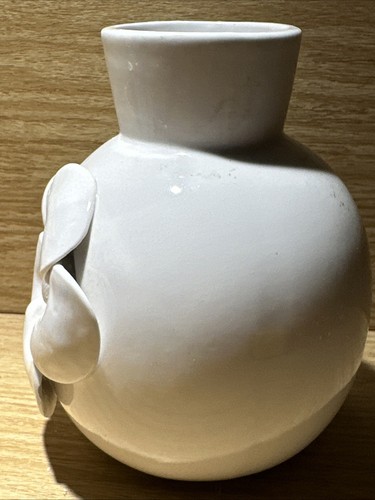 Three Hands Corp. Ceramic Porcelain White Vase Flower Bud 5 Petal Flower 3D - Picture 3 of 8