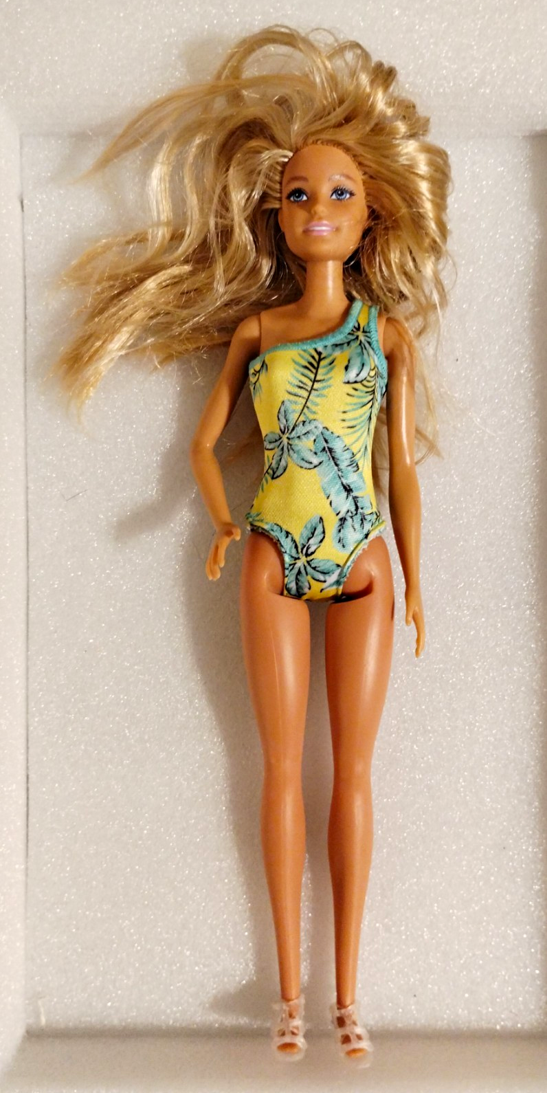Barbie 11in Fashion Doll Blonde Wavy Hair Blue Eyes Swimsuit Sun & Beach