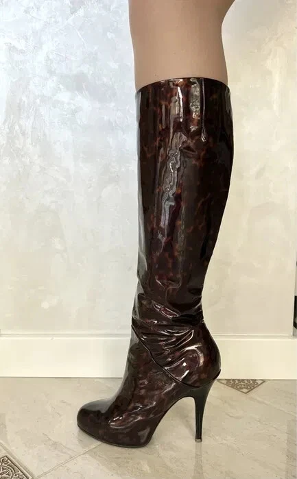 Bota hasta la rodilla de charol Giuseppe Zanotti. Talla 38/US 8 Foto 3 de 4