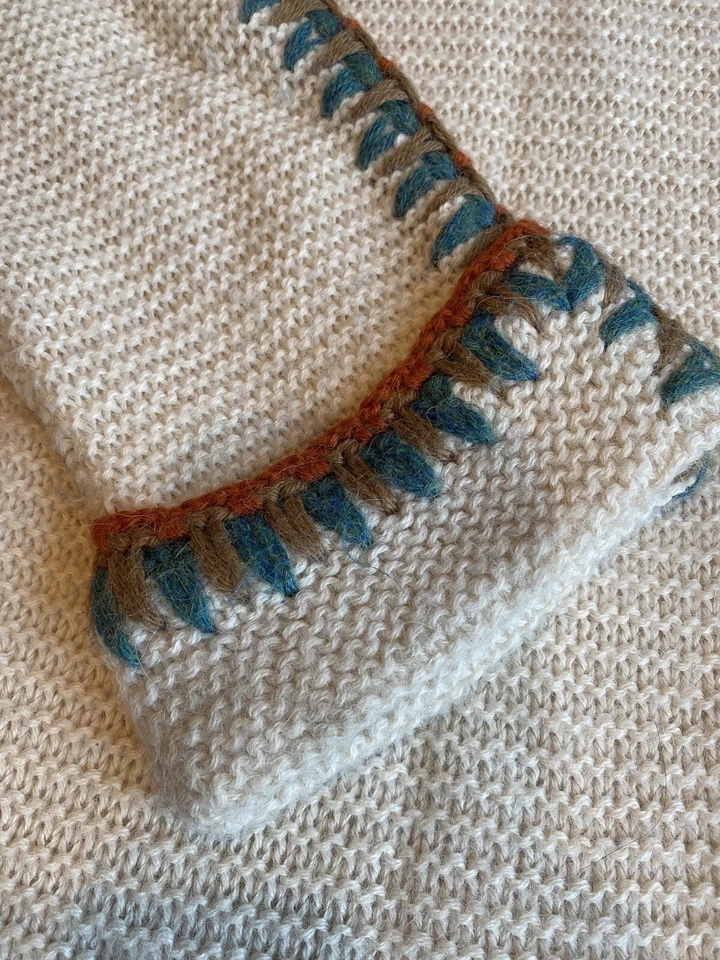 Calypso St Barth Talla Pequeña Suéter Alpaca Crema con Bordado Naranja y Verde azulado Foto 3 de 4