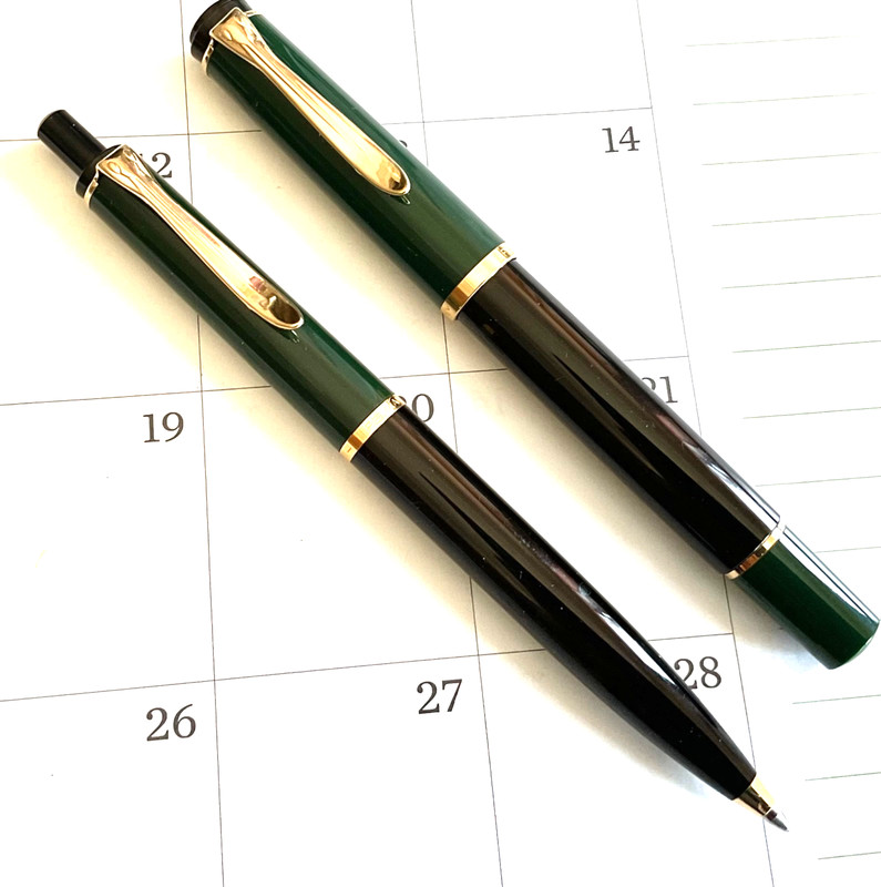 Pelikan M250 Set, Dark Green/Black, 14K Gold EF Nib, Exc. Cond., Discontinued
