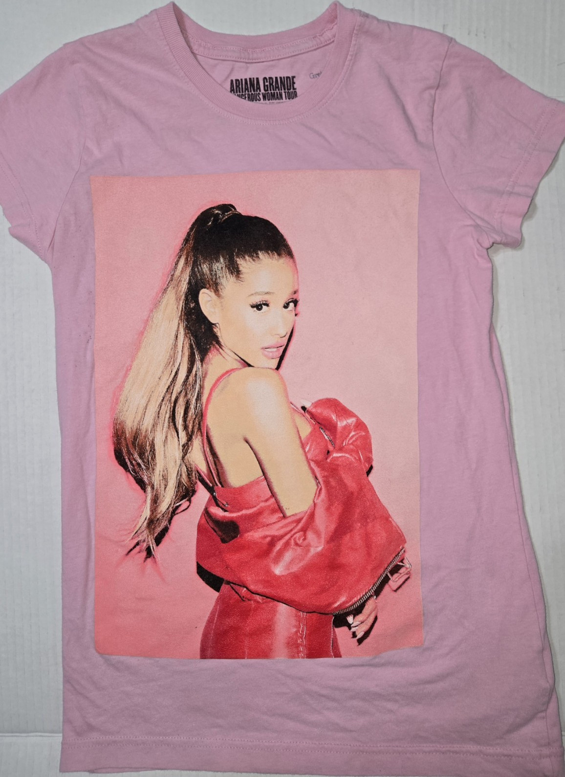 Ariana Grande Dangerous Woman Tour Pink Graphic Print T-Shirt 100percent Cotton S