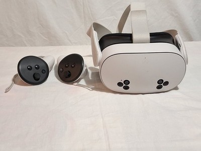Meta Oculus Quest 3s 256gb, W/Controllers White Excellet Condition