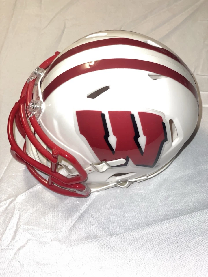 Riddell Wisconsin Badgers Mini Helmet 3 5/8 NCAA - Image 3 of 4