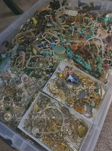 3 Pounds Jewelry Costume Vintage Mix LBS  necklaces bracelets pins rings etc lbs