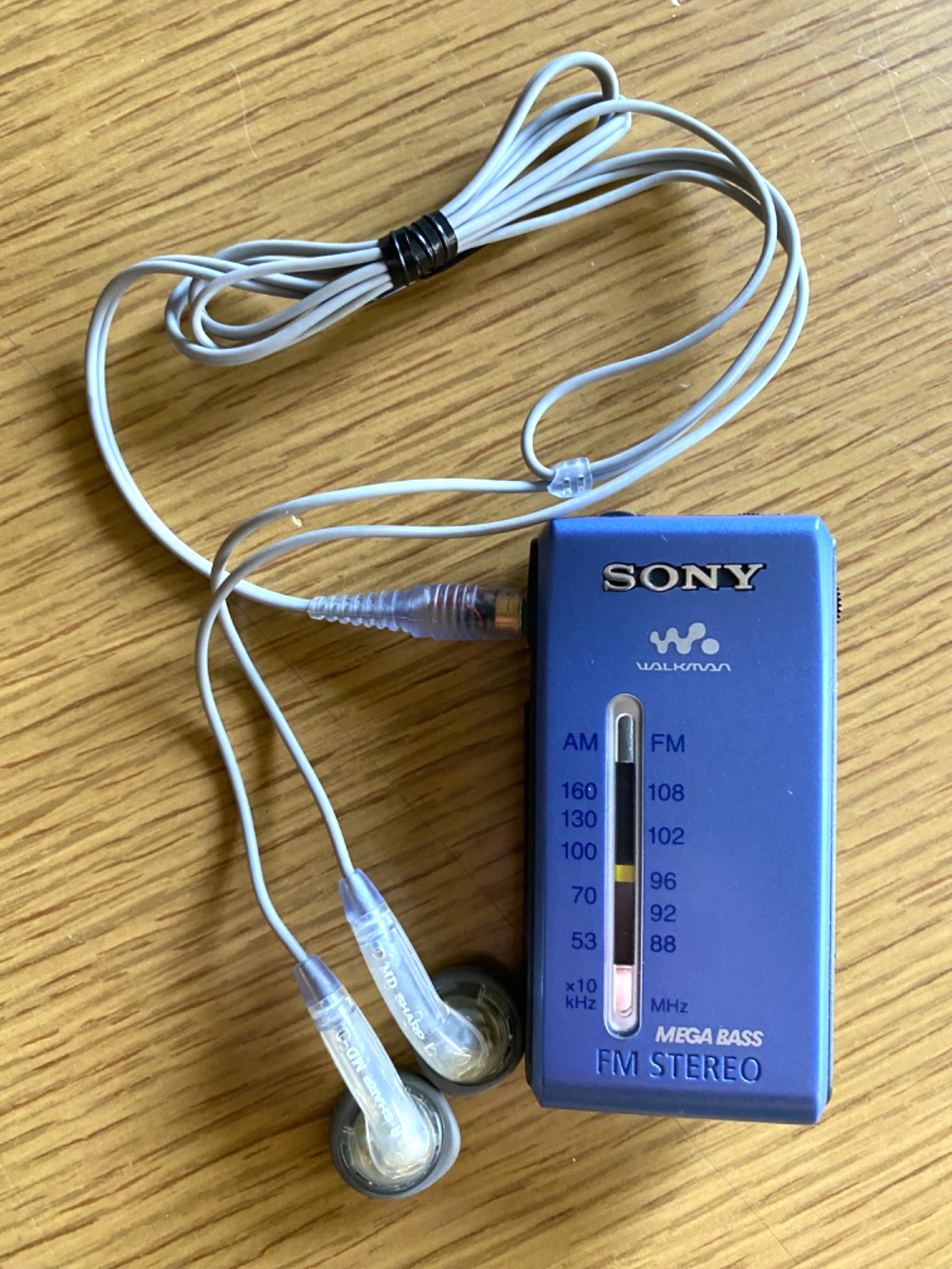 2002 SONY WALKMAN MEGA BASS FM STEREO SRF-S84 blue radio receiver with EARPHONES