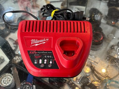 GENUINE MILWAUKEE 12 V LITHIUM-ION C 12 C BATTERY CHARGER