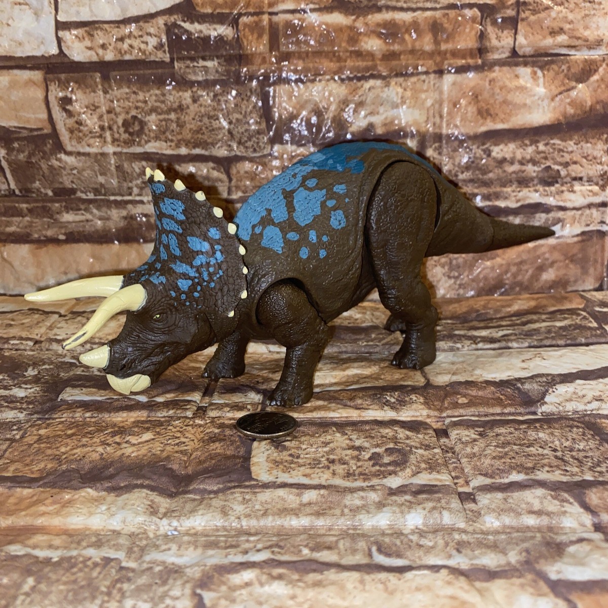 Jurassic World Sound Strike Triceratops Brown And Blue GVH66
