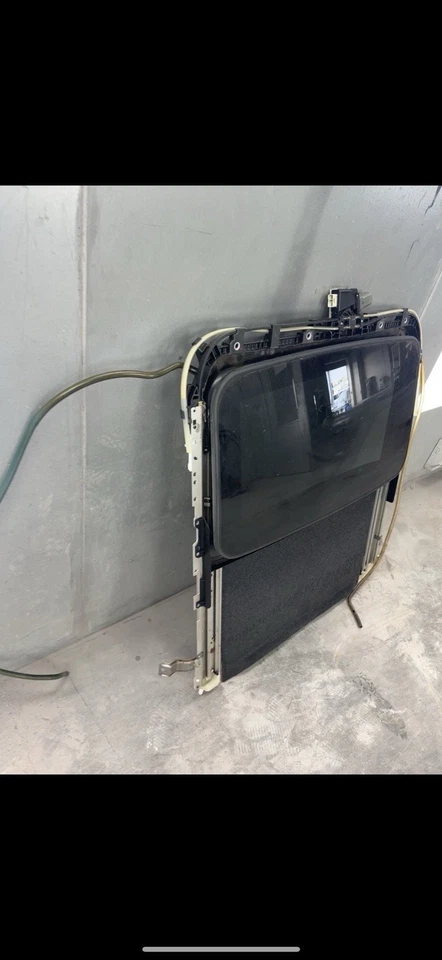 Suzuki Kizashi 2013 montaje de techo corredizo con motor usado Foto 4 de 4