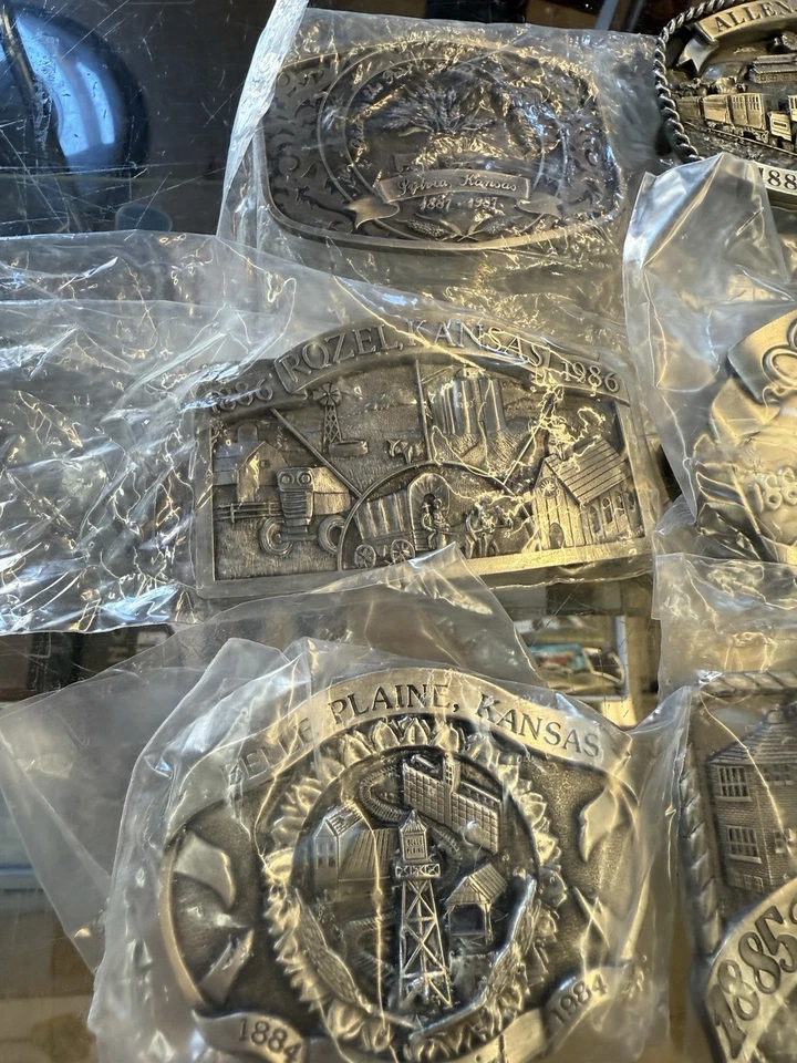 Lote de hebillas de cinturón talladas Peter C Sedlow, todas las ciudades de Kansas. NOS (9) Foto 2 de 4