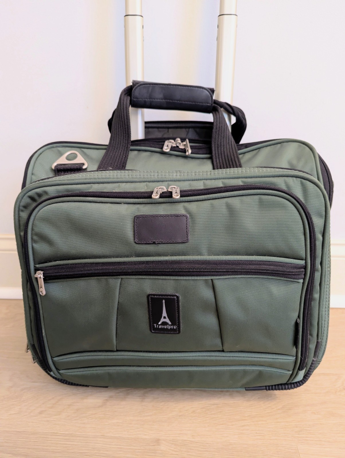 16" Horizontal Wheeled Carry On Bag Green Euc