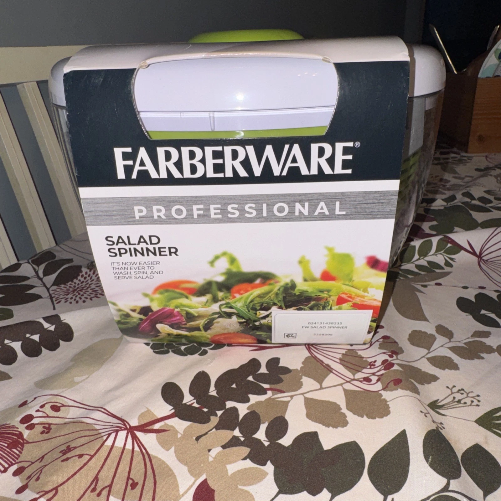 Farberware Professional Plastic 6.6 Qt. Salad Spinner Green with White Lid New
Opens in a new window