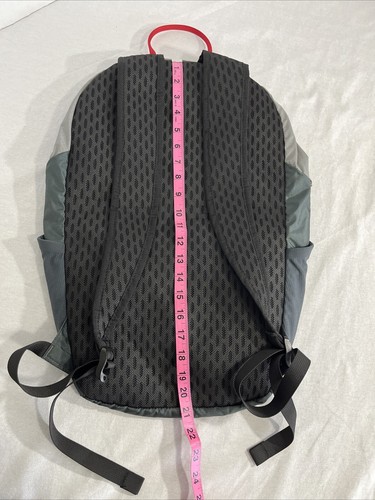 Mochila Embalable Ligera Gris Gonex Práctica Plegable Usada en Excelente Condición - Imagen 8 de 13