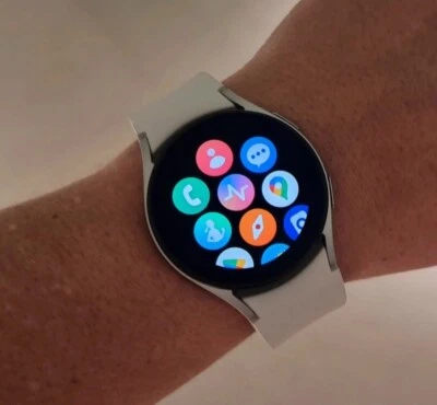 Samsung Galaxy Watch 4 Silver - wie NEU!!! - Bild 1 von 4